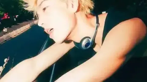 蓝军坚定留马雷斯卡，欧冠席位争夺当先。